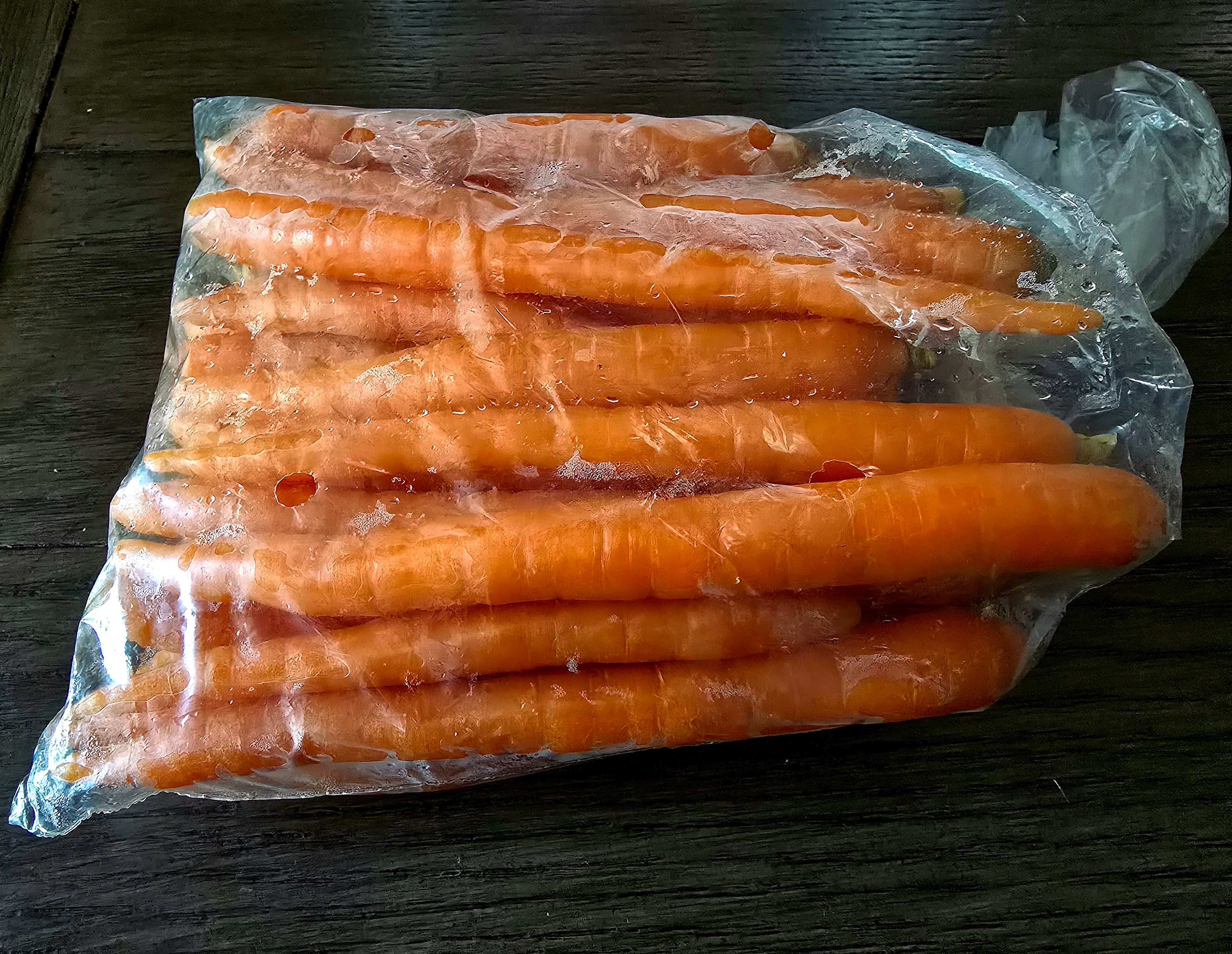 Hutterite Organic Carrots